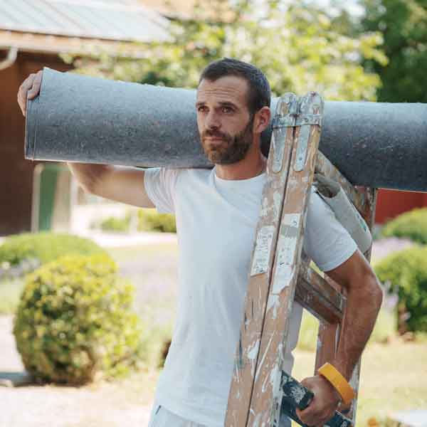Portrait Mitarbeiter Malerbetrieb Straubing – Spezialist für Spachtelarbeiten und Farbgestaltung